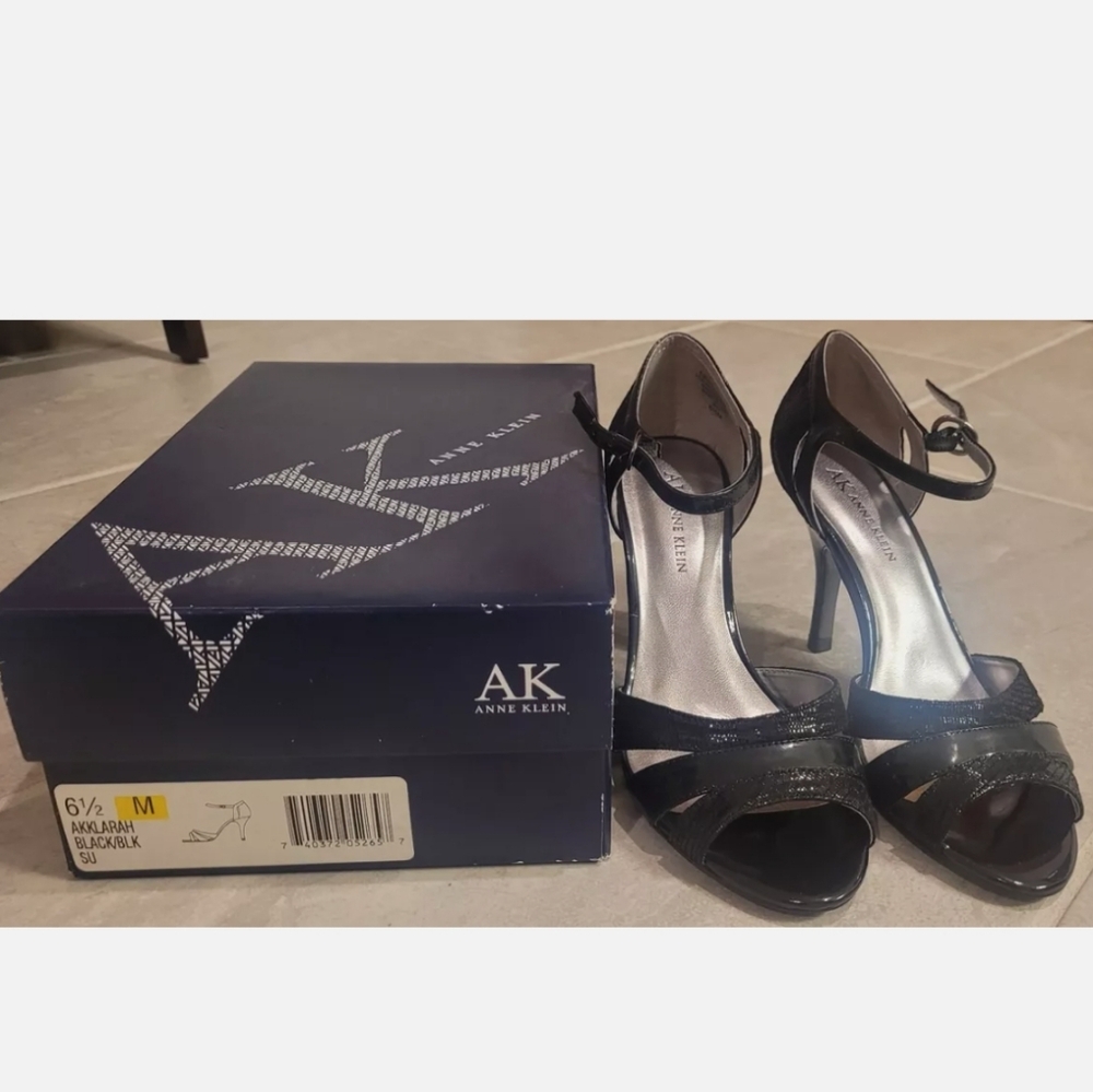 AK ANNE KLEIN‎ Akklarah BLACK Strappy Patent LEATHER Women's Heels Size 6M